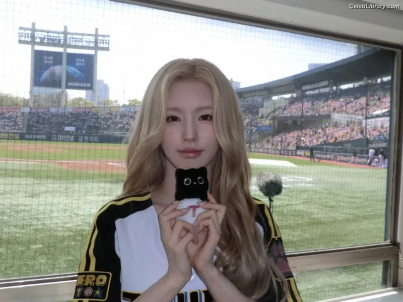 Cho Mi-yeon (Miyeon) - i-dle [(G)I-dle] photo 22 of 1019