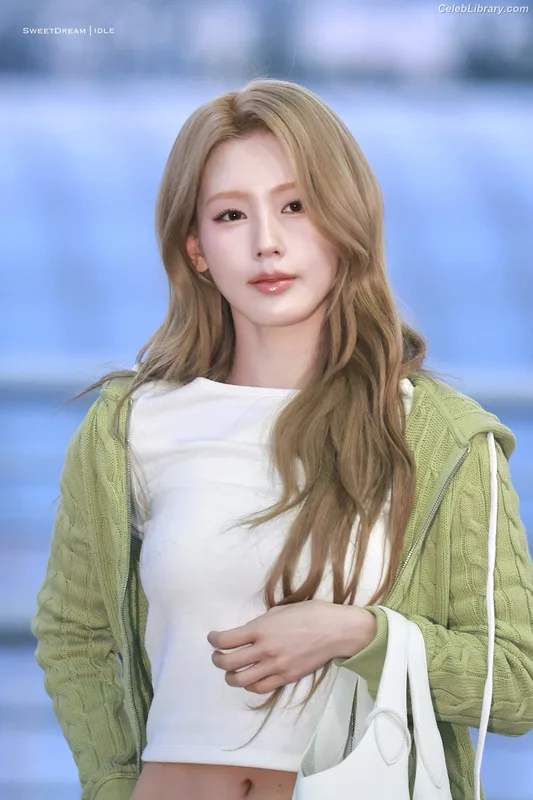 Cho Mi-yeon (Miyeon) - i-dle [(G)I-dle] photo 11 of 1019