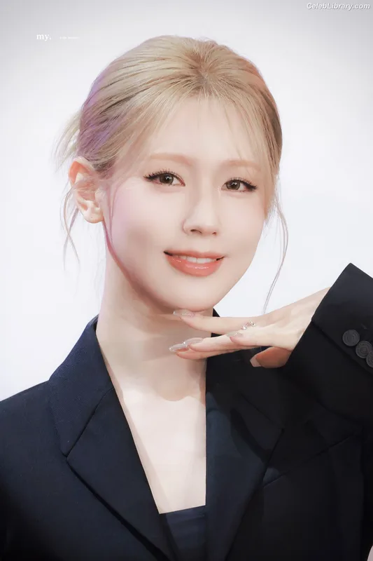 Cho Mi-yeon (Miyeon) - i-dle [(G)I-dle] photo 12 of 1019
