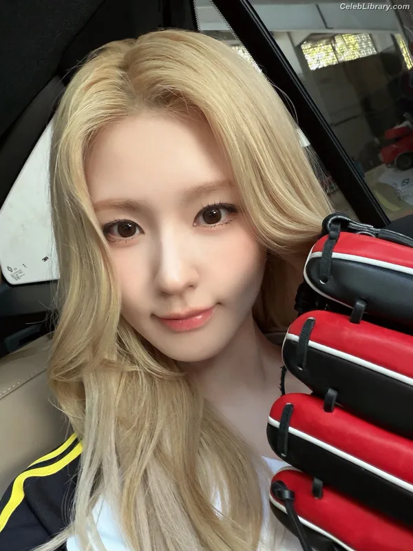 Cho Mi-yeon (Miyeon) - i-dle [(G)I-dle] photo 18 of 1019