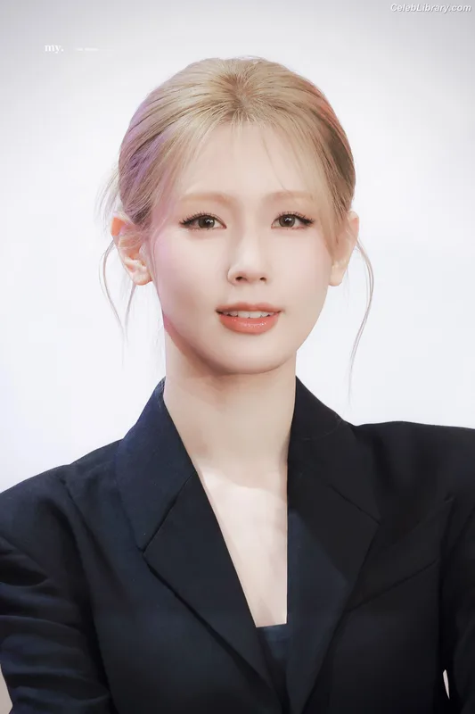 Cho Mi-yeon (Miyeon) - i-dle [(G)I-dle] photo 9 of 1019