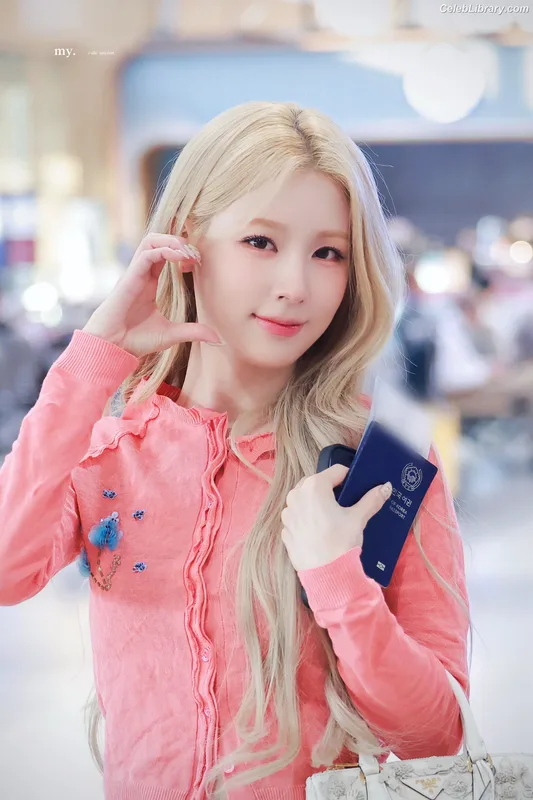 Cho Mi-yeon (Miyeon) - i-dle [(G)I-dle] photo 16 of 1019