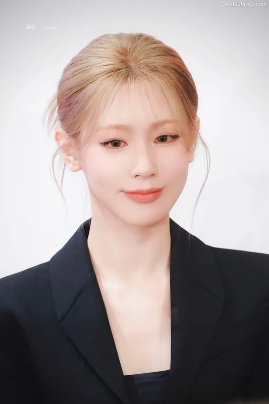Cho Mi-yeon (Miyeon) - i-dle [(G)I-dle] photo 4 of 1019