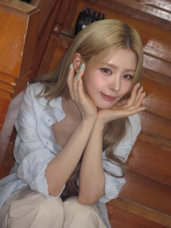 Cho Mi-yeon (Miyeon) - i-dle [(G)I-dle] photo 10 of 1019
