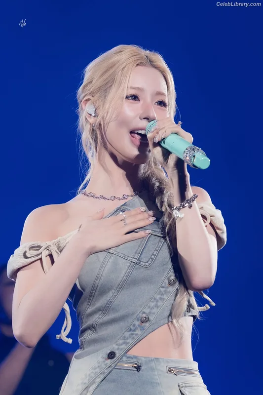 Cho Mi-yeon (Miyeon) - i-dle [(G)I-dle] photo 12 of 1019