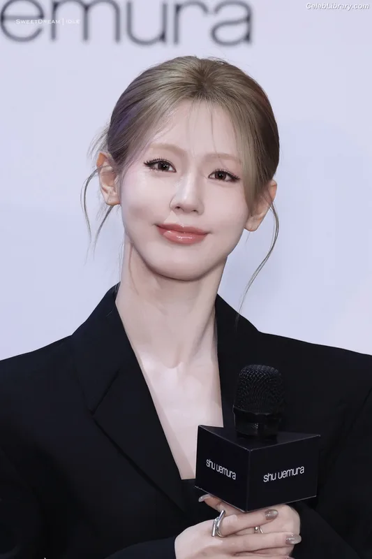 Cho Mi-yeon (Miyeon) - i-dle [(G)I-dle] photo 21 of 1019