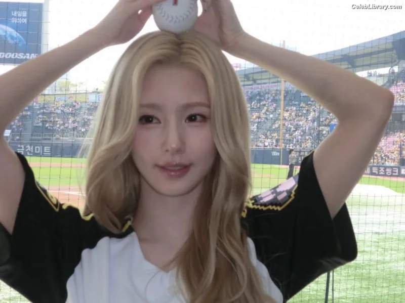 Cho Mi-yeon (Miyeon) - i-dle [(G)I-dle] photo 2 of 1019