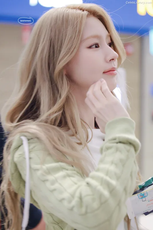 Cho Mi-yeon (Miyeon) - i-dle [(G)I-dle] photo 12 of 1019