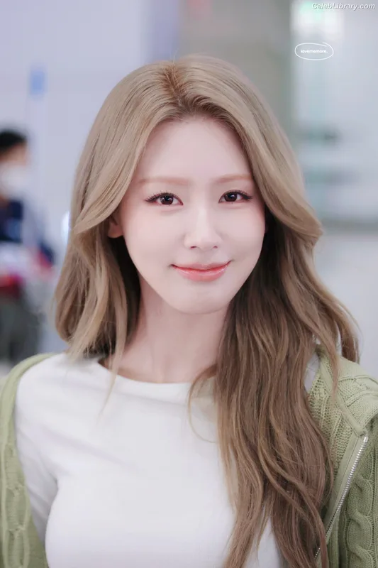 Cho Mi-yeon (Miyeon) - i-dle [(G)I-dle] photo 2 of 1019