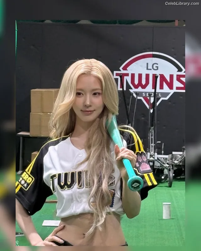Cho Mi-yeon (Miyeon) - i-dle [(G)I-dle] photo 8 of 1019
