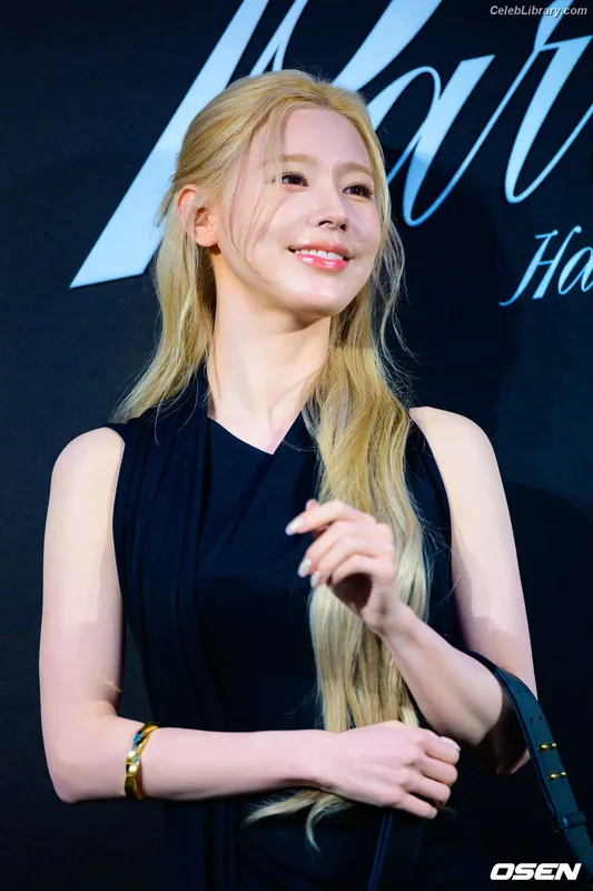 Cho Mi-yeon (Miyeon) - i-dle [(G)I-dle] photo 19 of 1019