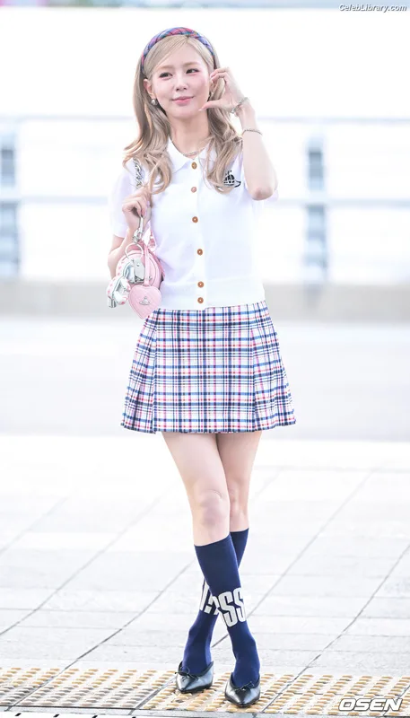 Cho Mi-yeon (Miyeon) - i-dle [(G)I-dle] photo 10 of 1019