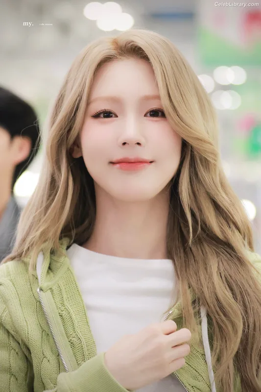 Cho Mi-yeon (Miyeon) - i-dle [(G)I-dle] photo 13 of 1019