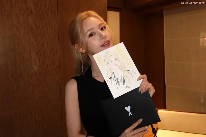 Cho Mi-yeon (Miyeon) - i-dle [(G)I-dle] photo 16 of 1019