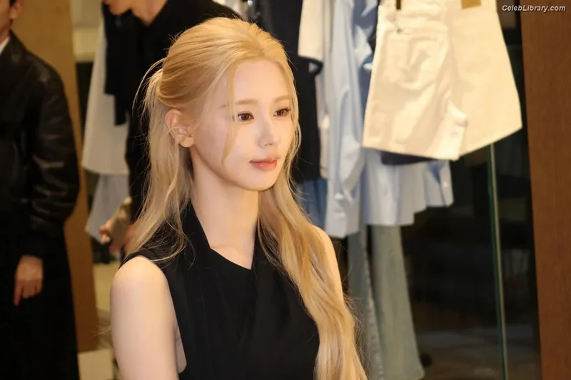 Cho Mi-yeon (Miyeon) - i-dle [(G)I-dle] photo 22 of 1019