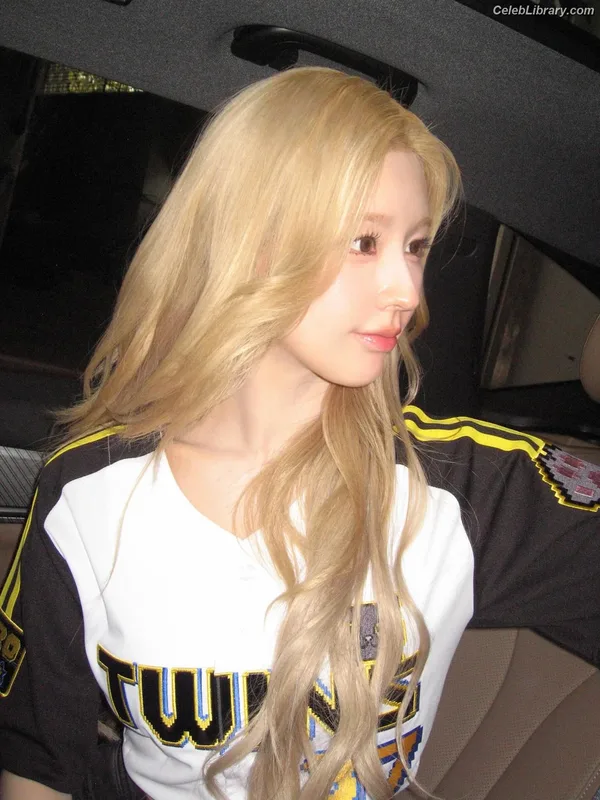 Cho Mi-yeon (Miyeon) - i-dle [(G)I-dle] photo 23 of 1019