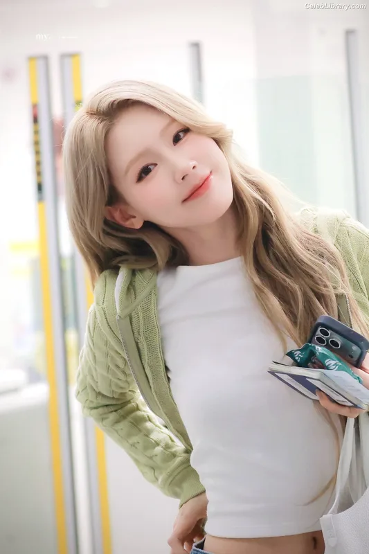 Cho Mi-yeon (Miyeon) - i-dle [(G)I-dle] photo 3 of 1019