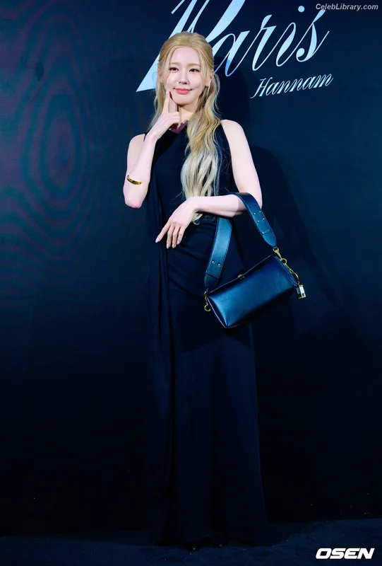 Cho Mi-yeon (Miyeon) - i-dle [(G)I-dle] photo 4 of 1019