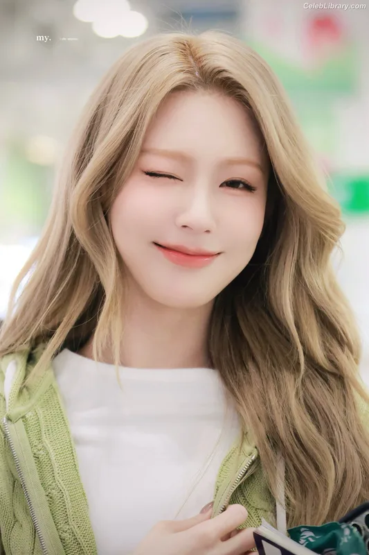 Cho Mi-yeon (Miyeon) - i-dle [(G)I-dle] photo 10 of 1019