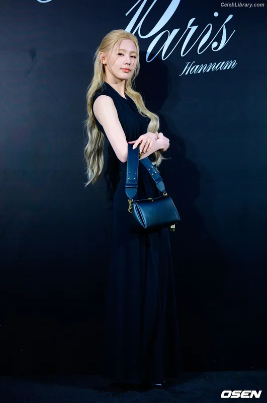 Cho Mi-yeon (Miyeon) - i-dle [(G)I-dle] photo 11 of 1019