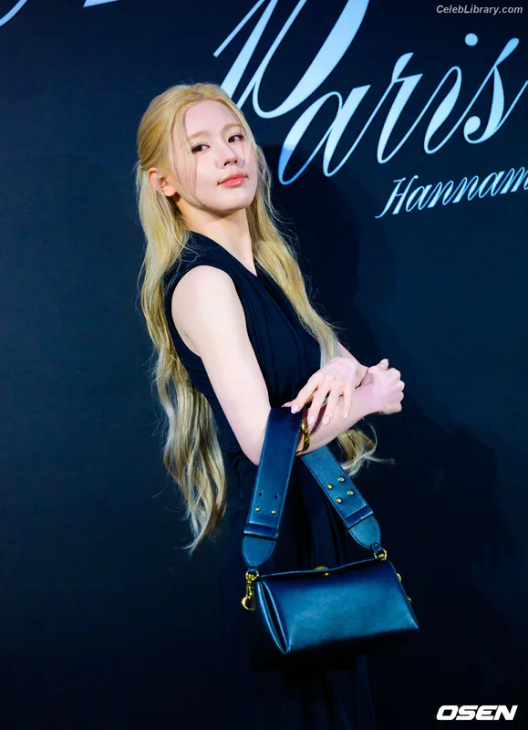 Cho Mi-yeon (Miyeon) - i-dle [(G)I-dle] photo 17 of 1019