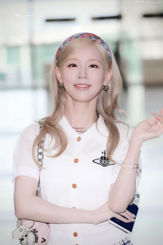 Cho Mi-yeon (Miyeon) - i-dle [(G)I-dle] photo 8 of 1019