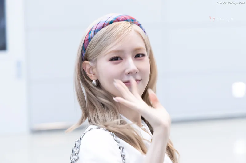 Cho Mi-yeon (Miyeon) - i-dle [(G)I-dle] photo 9 of 1019