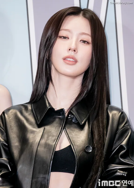 Cho Mi-yeon (Miyeon) - i-dle [(G)I-dle] photo 10 of 1019