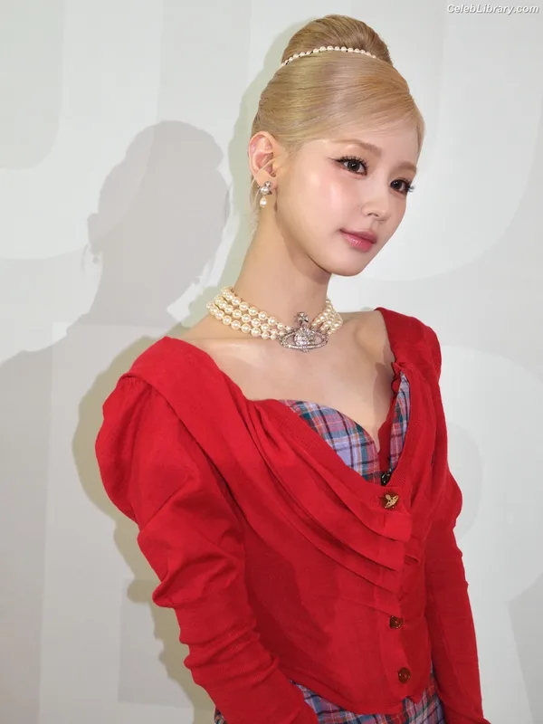 Cho Mi-yeon (Miyeon) - i-dle [(G)I-dle] photo 11 of 1019
