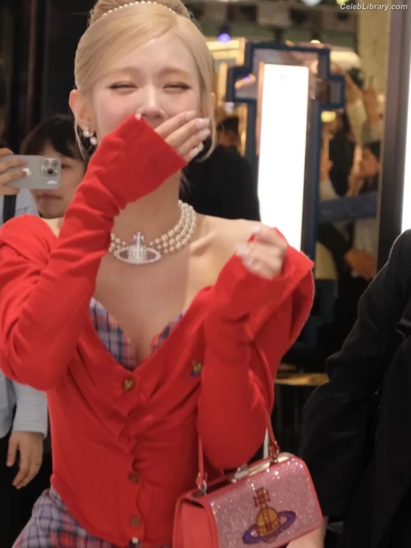 Cho Mi-yeon (Miyeon) - i-dle [(G)I-dle] photo 17 of 1019