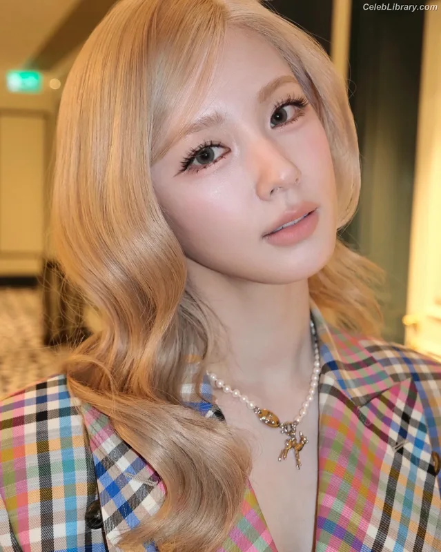 Cho Mi-yeon (Miyeon) - i-dle [(G)I-dle] photo 2 of 1019