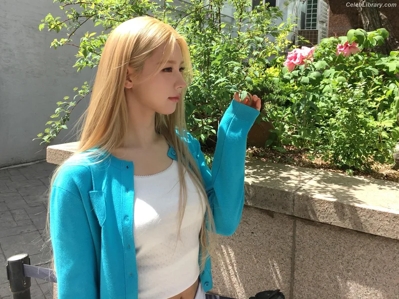 Cho Mi-yeon (Miyeon) - i-dle [(G)I-dle] photo 15 of 1019