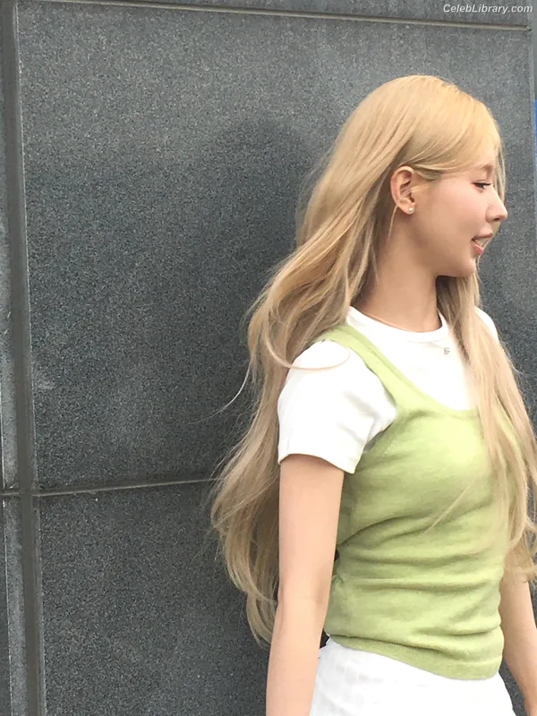 Cho Mi-yeon (Miyeon) - i-dle [(G)I-dle] photo 17 of 1019