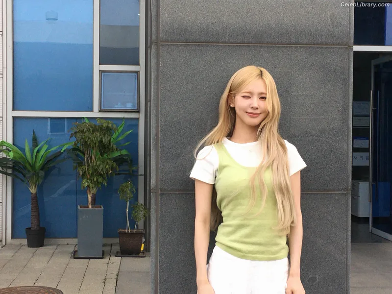 Cho Mi-yeon (Miyeon) - i-dle [(G)I-dle] photo 19 of 1019