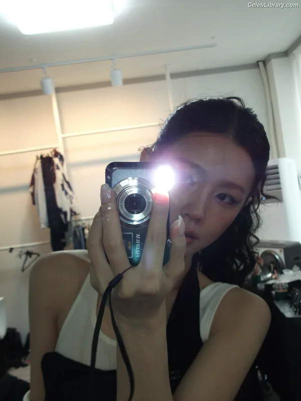Cho Mi-yeon (Miyeon) - i-dle [(G)I-dle] photo 4 of 1019