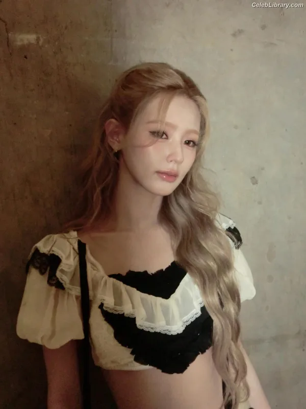 Cho Mi-yeon (Miyeon) - i-dle [(G)I-dle] photo 11 of 1019