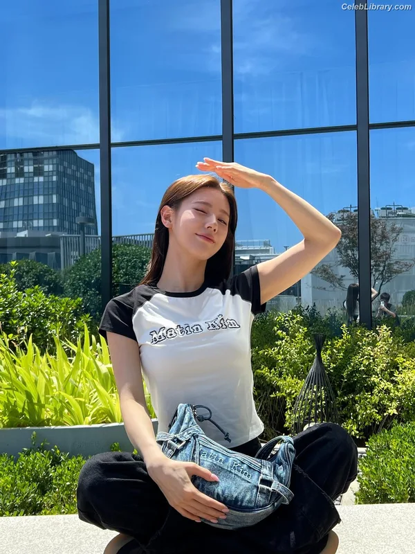Cho Mi-yeon (Miyeon) - i-dle [(G)I-dle] photo 8 of 1019