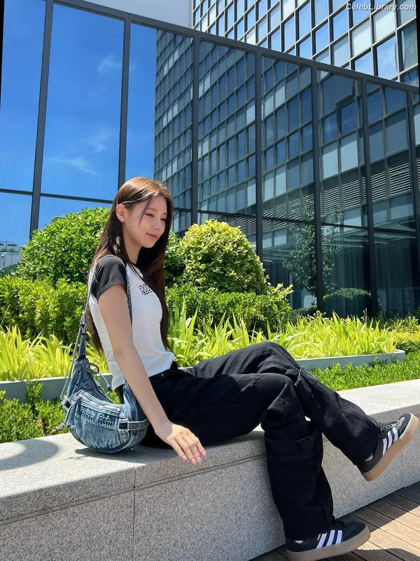 Cho Mi-yeon (Miyeon) - i-dle [(G)I-dle] photo 10 of 1019
