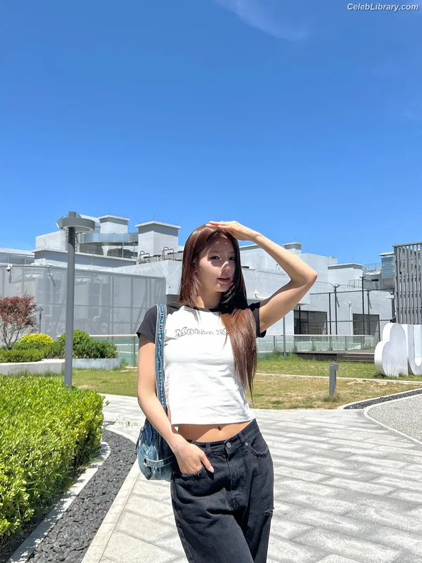 Cho Mi-yeon (Miyeon) - i-dle [(G)I-dle] photo 11 of 1019