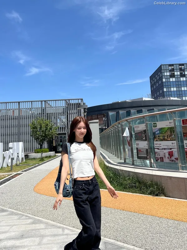 Cho Mi-yeon (Miyeon) - i-dle [(G)I-dle] photo 12 of 1019