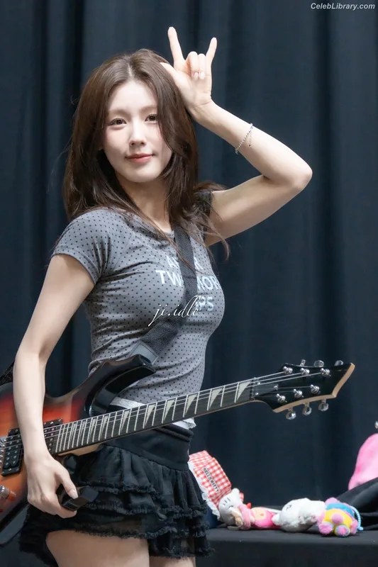 Cho Mi-yeon (Miyeon) - i-dle [(G)I-dle] photo 21 of 1019
