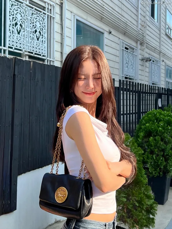Cho Mi-yeon (Miyeon) - i-dle [(G)I-dle] photo 4 of 1019