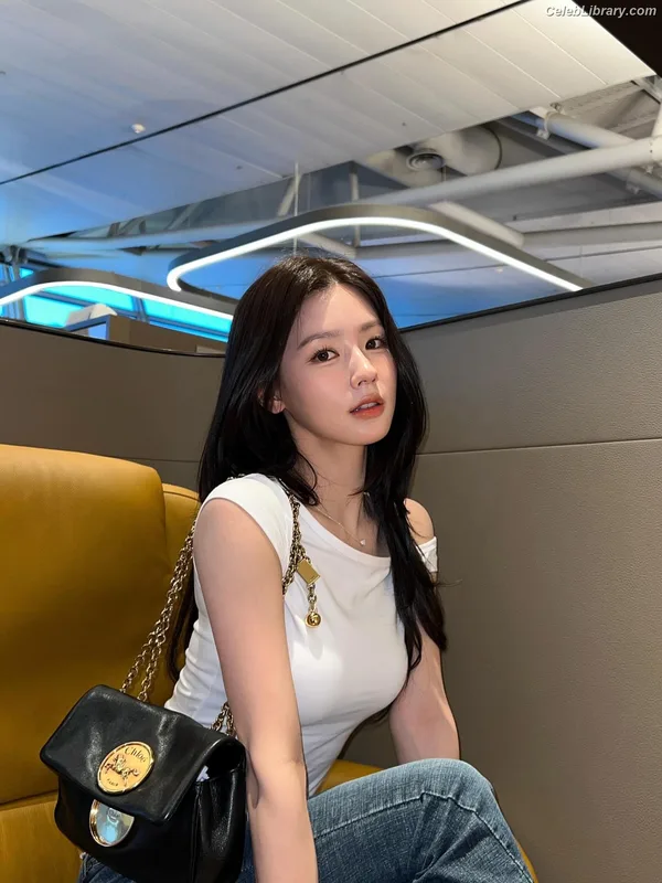 Cho Mi-yeon (Miyeon) - i-dle [(G)I-dle] photo 8 of 1019
