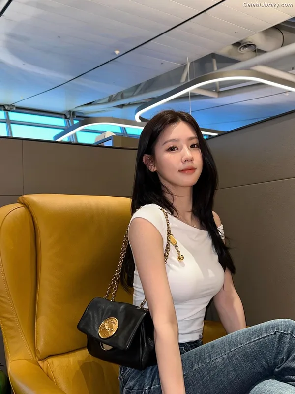 Cho Mi-yeon (Miyeon) - i-dle [(G)I-dle] photo 9 of 1019