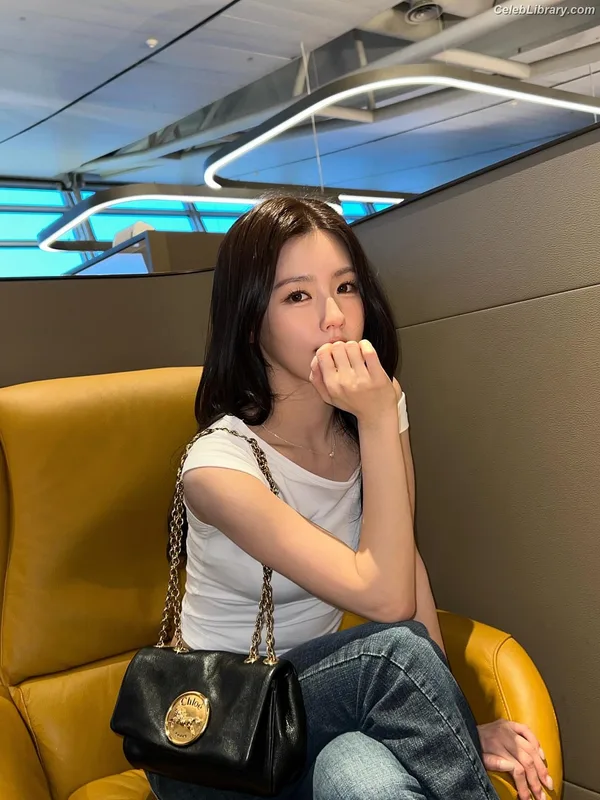Cho Mi-yeon (Miyeon) - i-dle [(G)I-dle] photo 11 of 1019