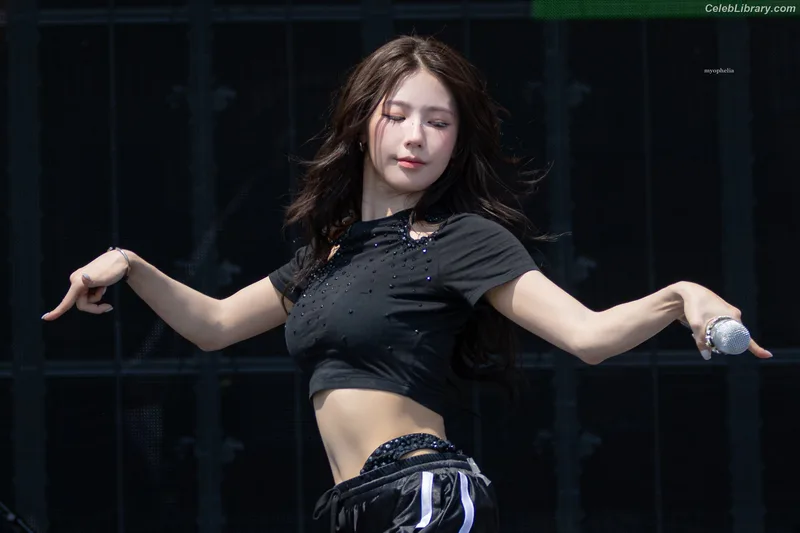 Cho Mi-yeon (Miyeon) - i-dle [(G)I-dle] photo 9 of 1019