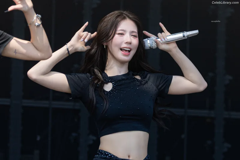Cho Mi-yeon (Miyeon) - i-dle [(G)I-dle] photo 10 of 1019