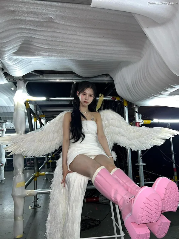 Cho Mi-yeon (Miyeon) - i-dle [(G)I-dle] photo 12 of 1019