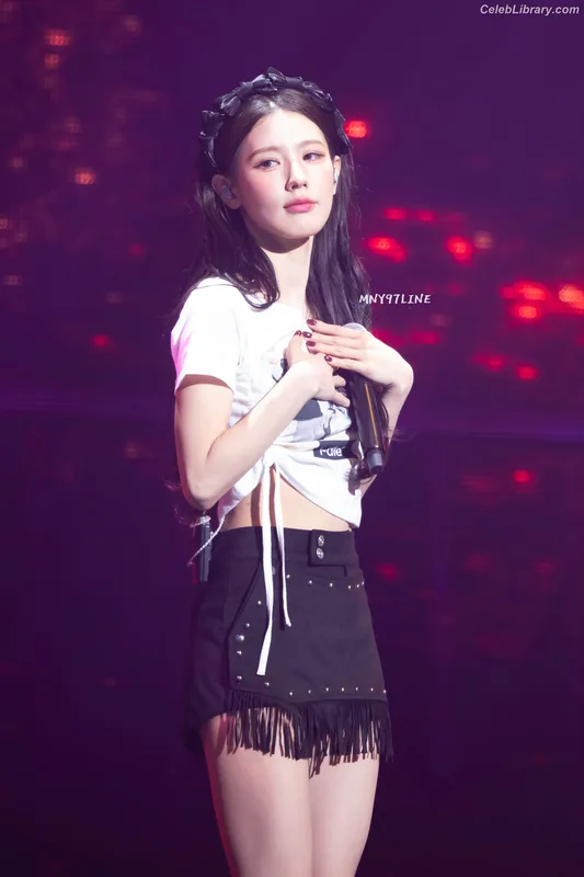 Cho Mi-yeon (Miyeon) - i-dle [(G)I-dle] photo 13 of 1019