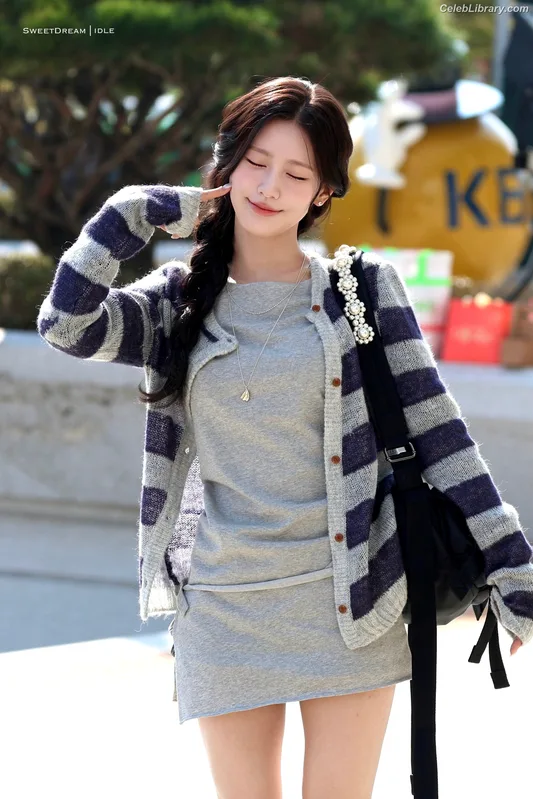 Cho Mi-yeon (Miyeon) - i-dle [(G)I-dle] photo 7 of 1019